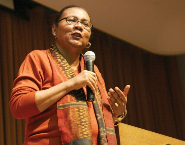 Retrato de bell hooks